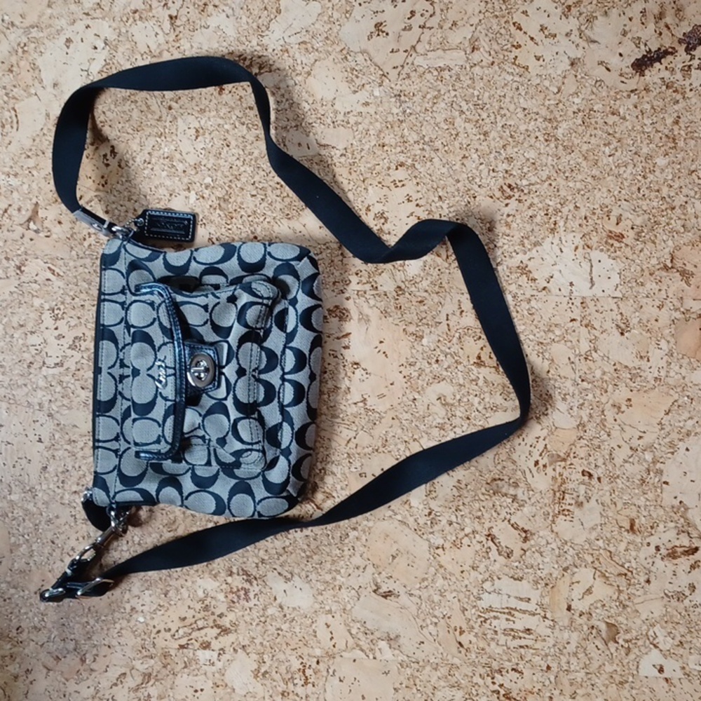 Coach NWOT F45026 Signature Swingpack Crossbody bag with dust bag